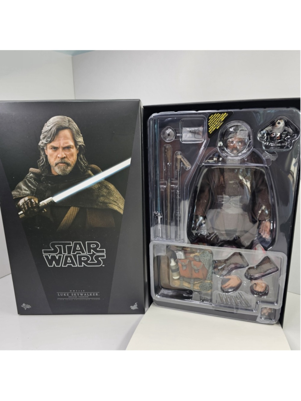 Hot Toys 1/6 Scale Star Wars The Last Jedi Luke Skywalker Action Figure - MMS458